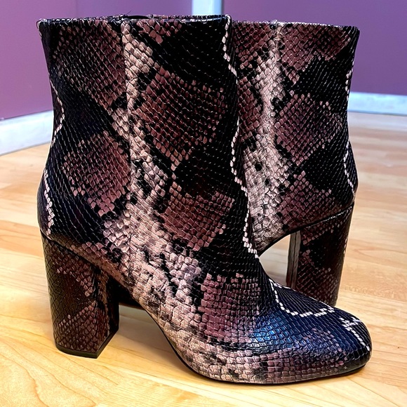 Vince Camuto Dannia Bootie - Picture 1 of 8